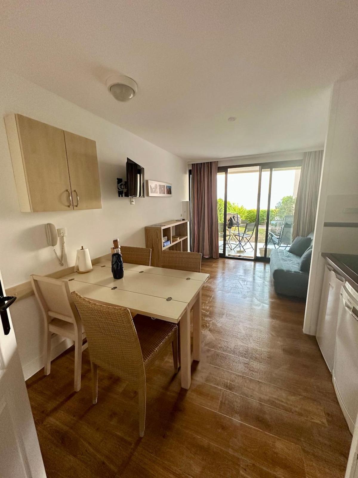 Renoir 252 - Rez-de-jardin Type F2 - Petite Vue * Cannes